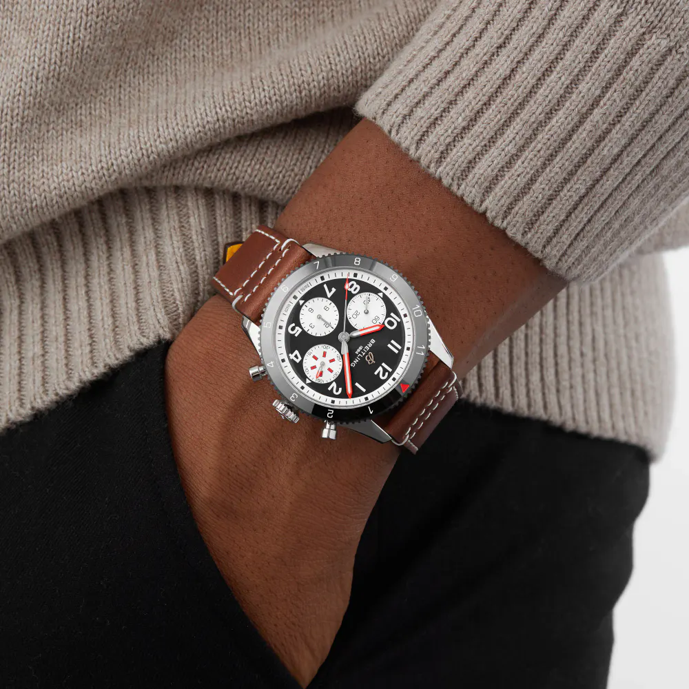Breitling Classic AVI Chronograph 42 Mosquito Leather Strap Watch detail 3