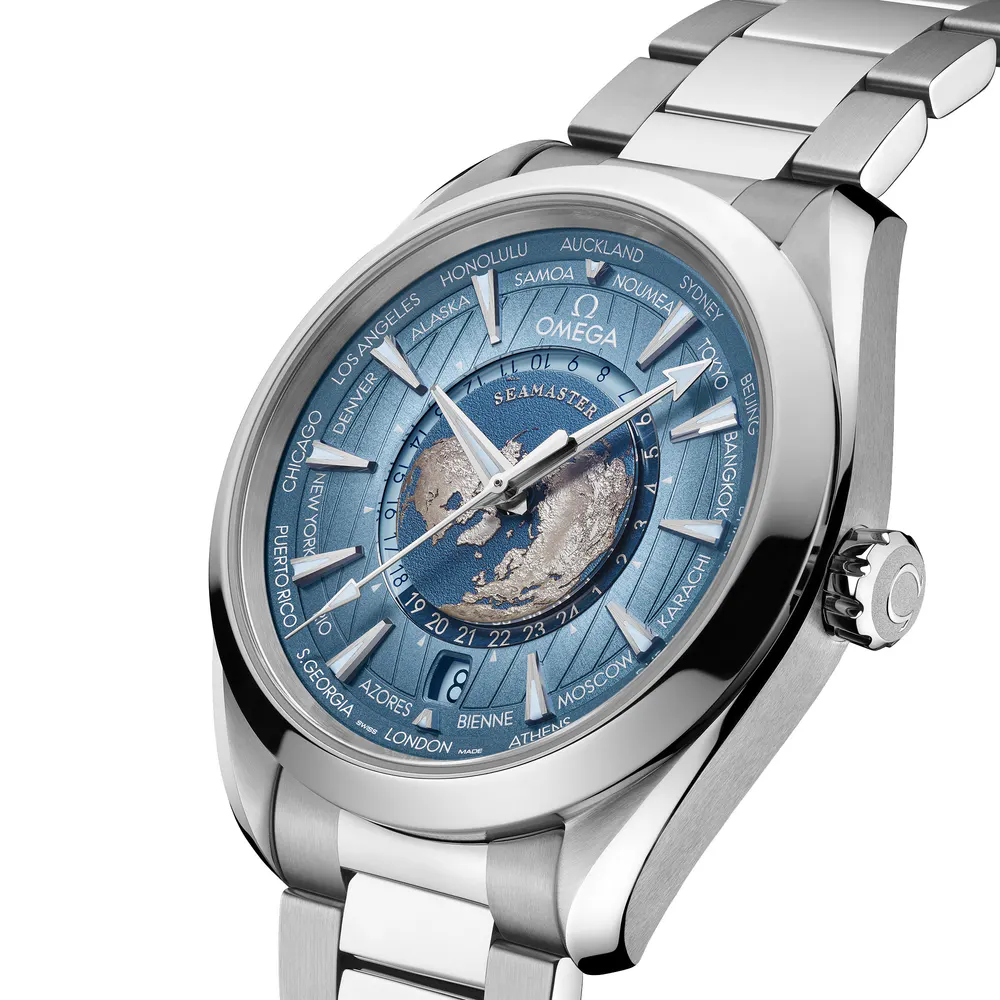 Omega Seamaster Aqua Terra 150M Co-Axial Master Chronometer Gmt Worldtimer 43mm Summer Blue detail 3