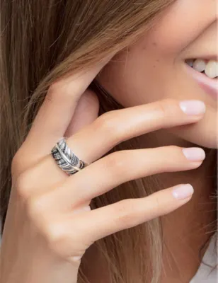 THOMAS SABO Feather sterling-silver ring detail 2