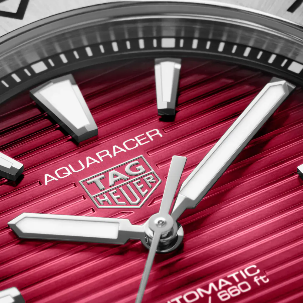 TAG Heuer Aquaracer Professional 200 40mm Mens Watch Red detail 3
