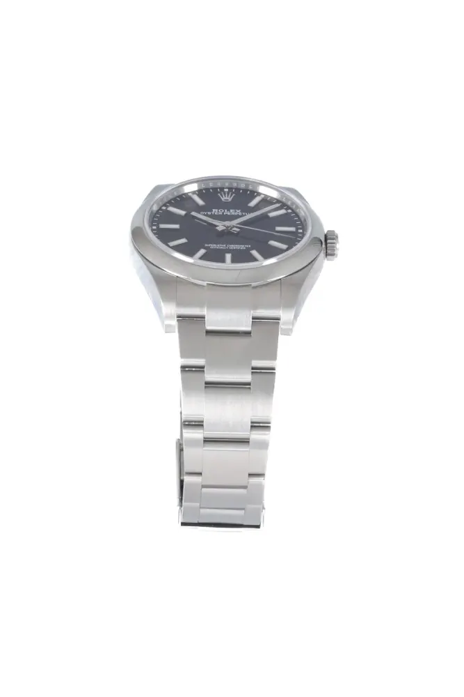 Rolex Oyster Perpetual 114300 — 2019 — Very good detail 3