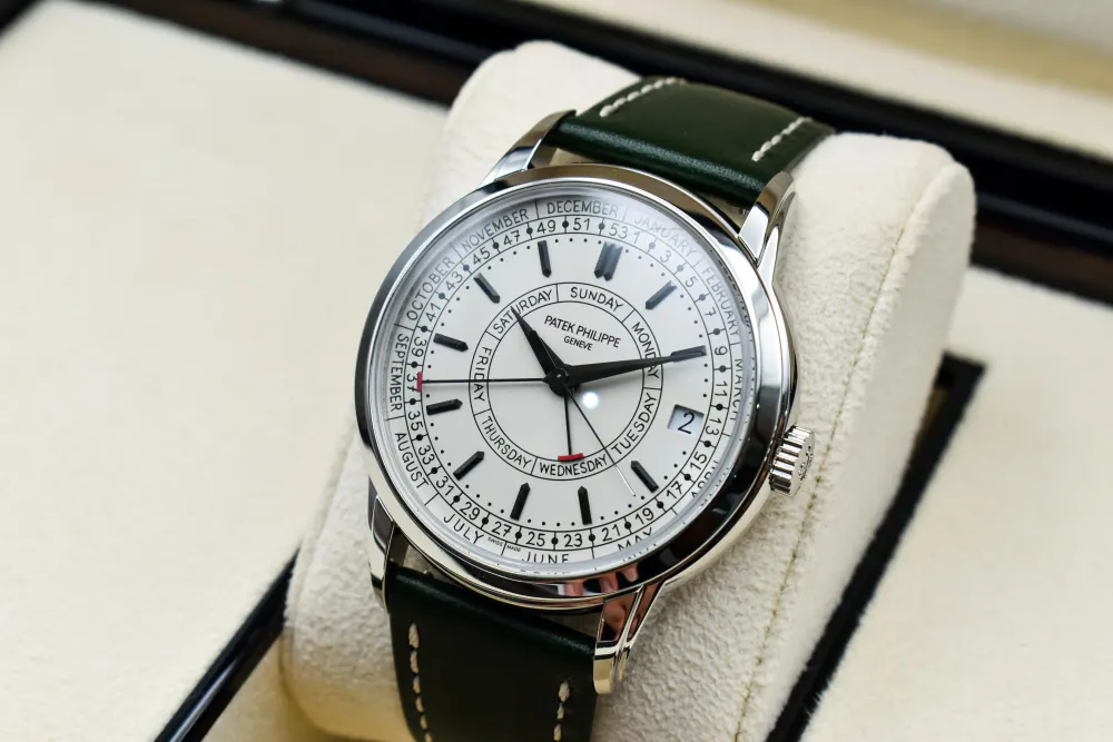 Patek Philippe Complications 5212A-001 — 2025 — Excellent in Silver, additional product view 2
