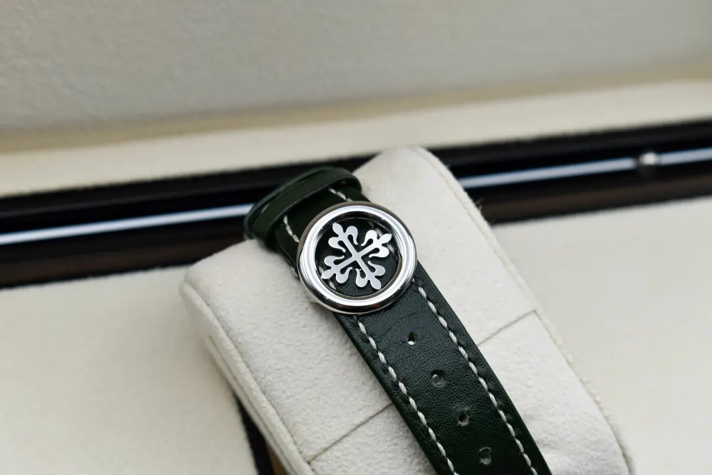 Patek Philippe Complications 5212A-001 — 2025 — Excellent in Silver, additional product view 3
