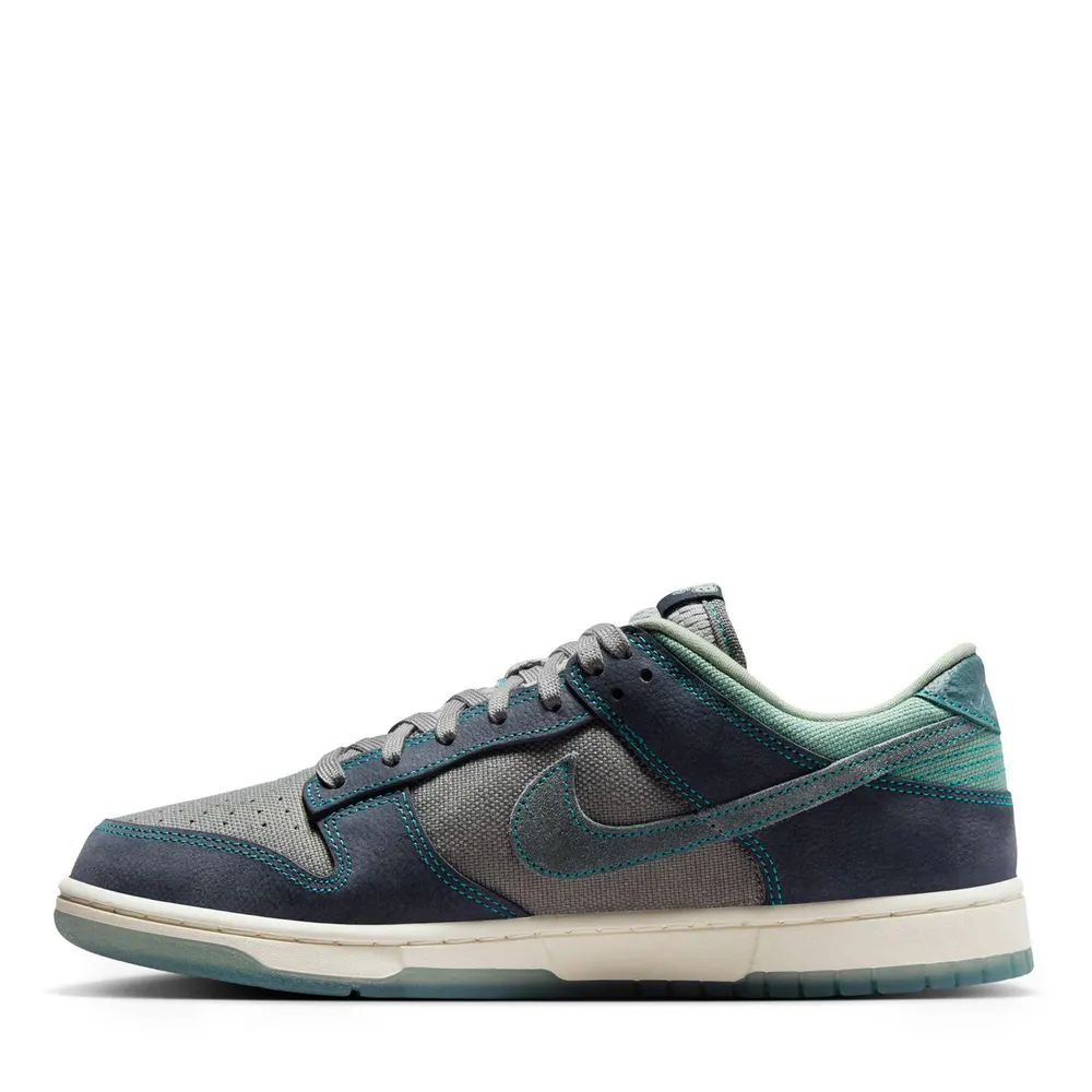 Nike Mens Dunk Low Top Trainers detail 2