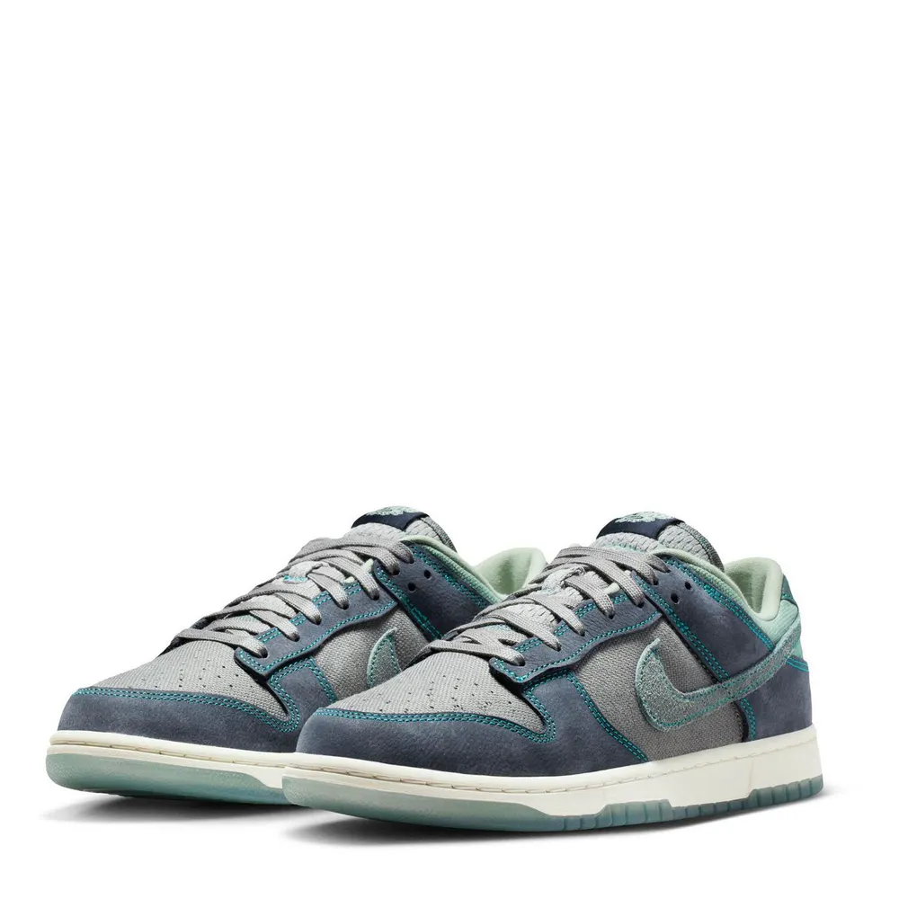 Nike Mens Dunk Low Top Trainers detail 3