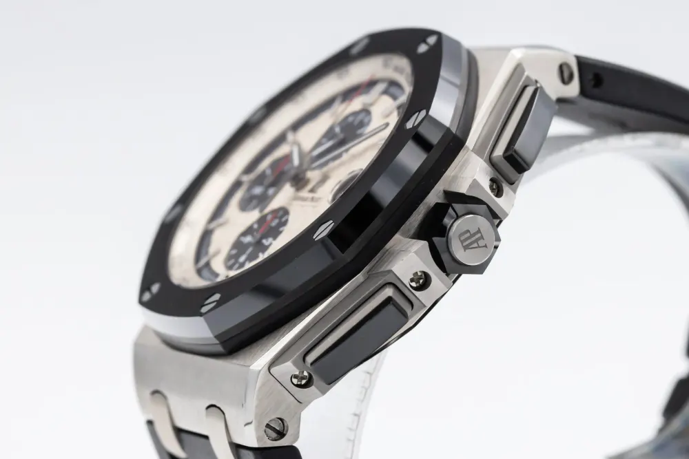 Audemars Piguet Royal Oak Offshore 26400SO.OO.A002CA.01 — 2012 — Very good in Silver Baton, additional product view 2