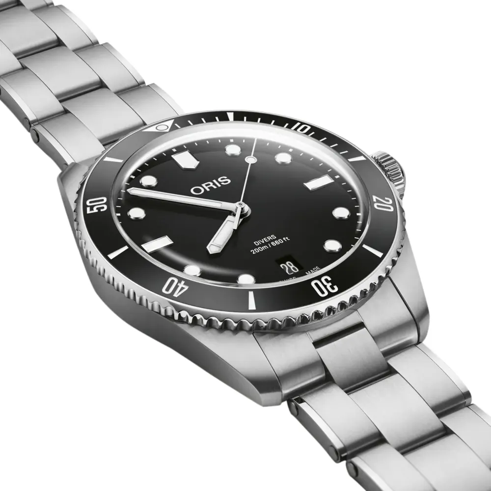 Oris Divers Date 39mm Mens Watch Black Stainless Steel detail 2