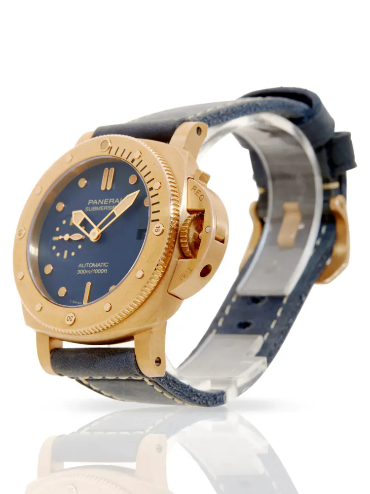 Panerai Submersible PAM01074 — 2025 — Excellent in Blue, additional product view 2