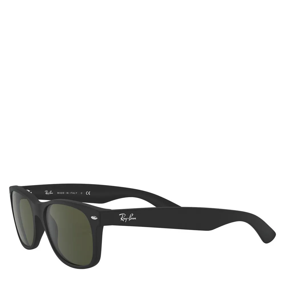 Ray-Ban Wayfarer Sunglasses detail 3