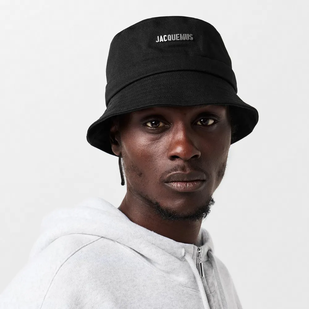 Jacquemus Le Bob Gadjo Brand-Plaque Cotton Bucket Hat detail 2