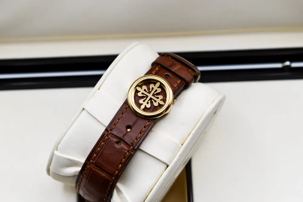 Patek Philippe World Time 5130J-001 — 2015 — Excellent in Silver Baton, additional product view 3