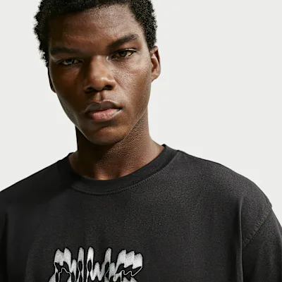 Nike Sportswear T-Shirt - Black in Black – Nike men's and unisex