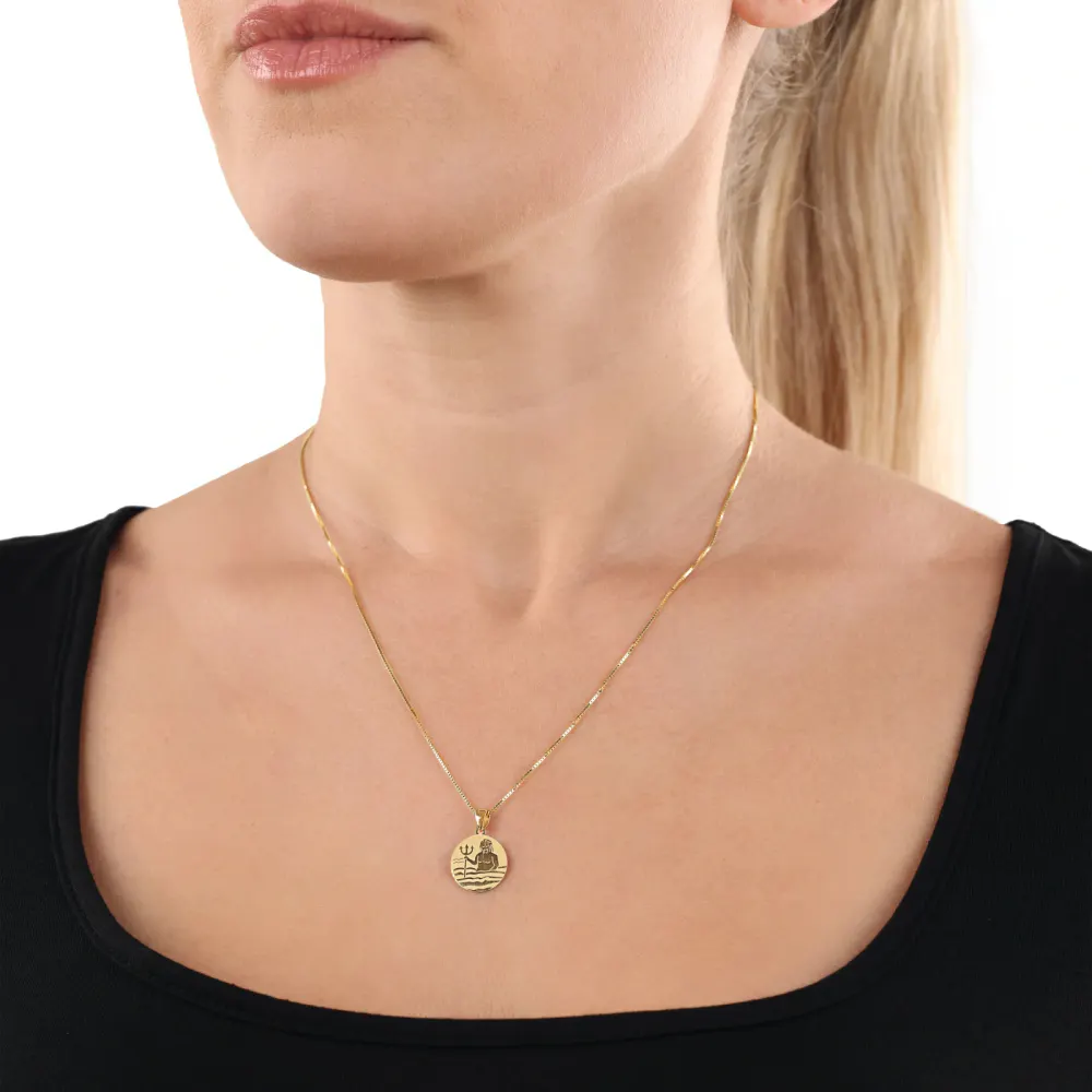 AMOR 9ct Yellow Gold Aquarius Zodiac Pendant detail 2