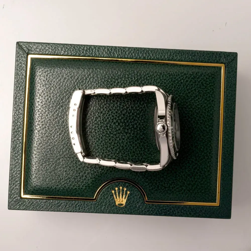 Rolex Submariner 16610 LV — 2004 — Excellent detail 2