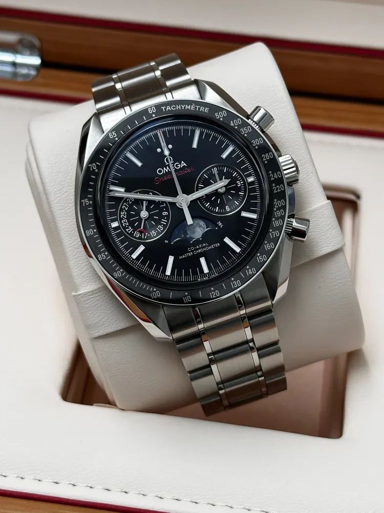 Omega Speedmaster Moonphase 304.30.44.52.01.001 — 2024 — Very good detail 2