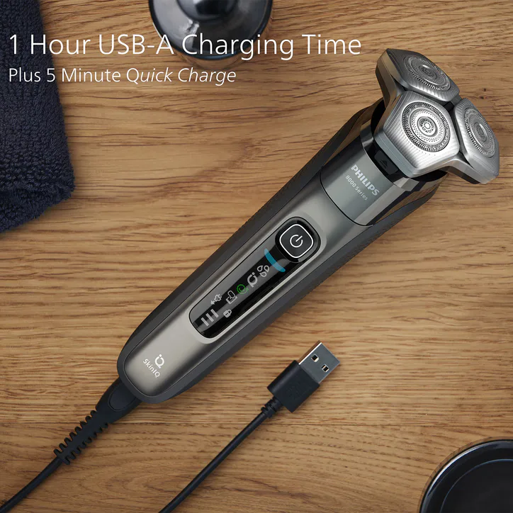 Philips 8000 Series Shaver with Hard Pouch detail 3