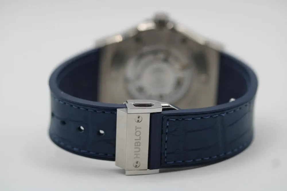 Hublot Classic Fusion 542.NX.7170.LR — 2022 — Very good in Blue Baton, additional product view 3