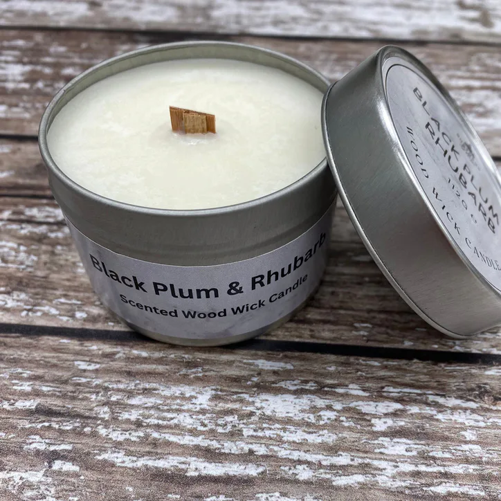 Northern Glow Scented Wood Wick Candle - Black Plum & Rhubarb detail 3