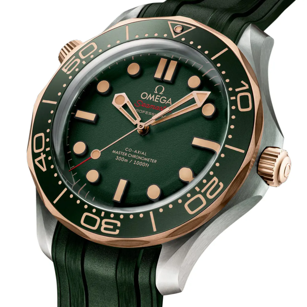 Omega Seamaster Diver 300M 42mm Mens Watch Green Rubber detail 2
