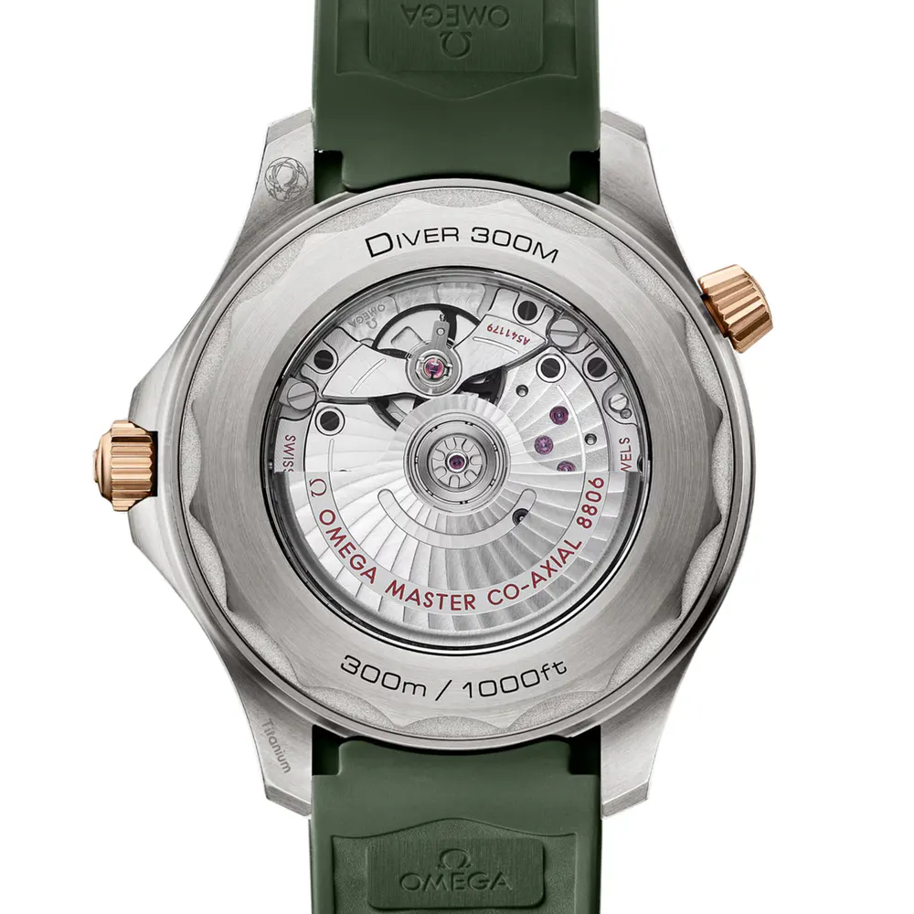 Omega Seamaster Diver 300M 42mm Mens Watch Green Rubber detail 3