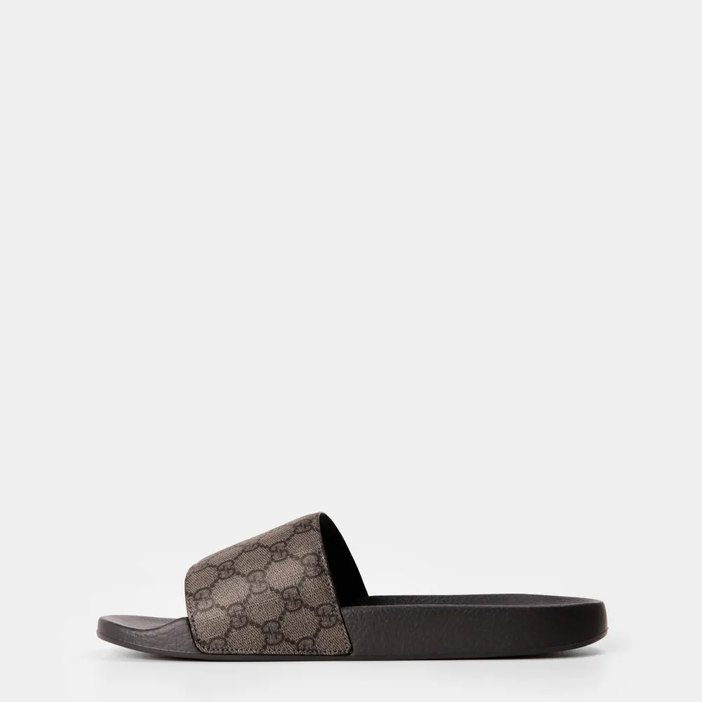 Gucci GG Slide Sandals detail 2