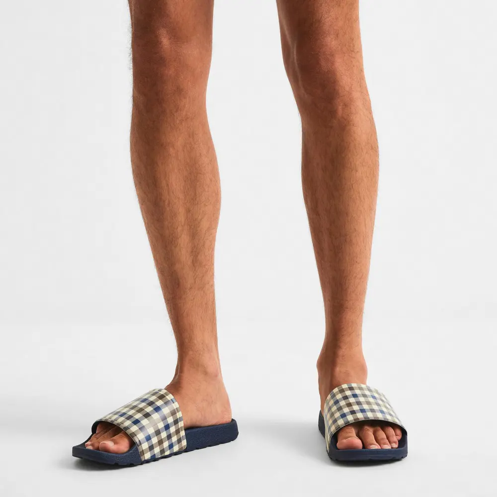 Aquascutum Check Sliders in Check, additional product view 3