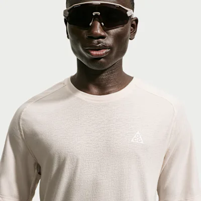 Nike ACG Solar Chase Men's Dri-FIT ADV Trail-Running Top - Light Orewood Brown/Light Orewood Brown/Summit White