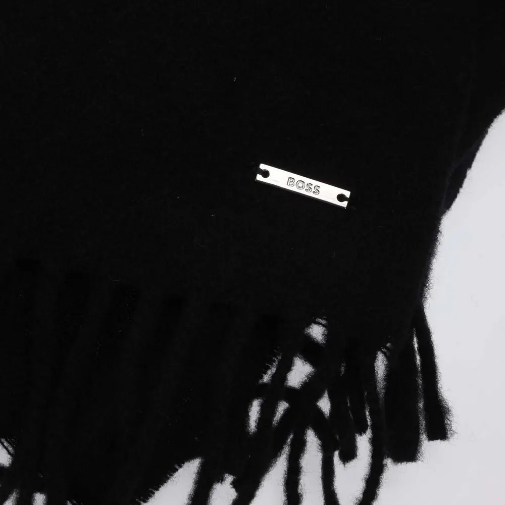 Boss Men's Styven Midweight Scarf detail 3