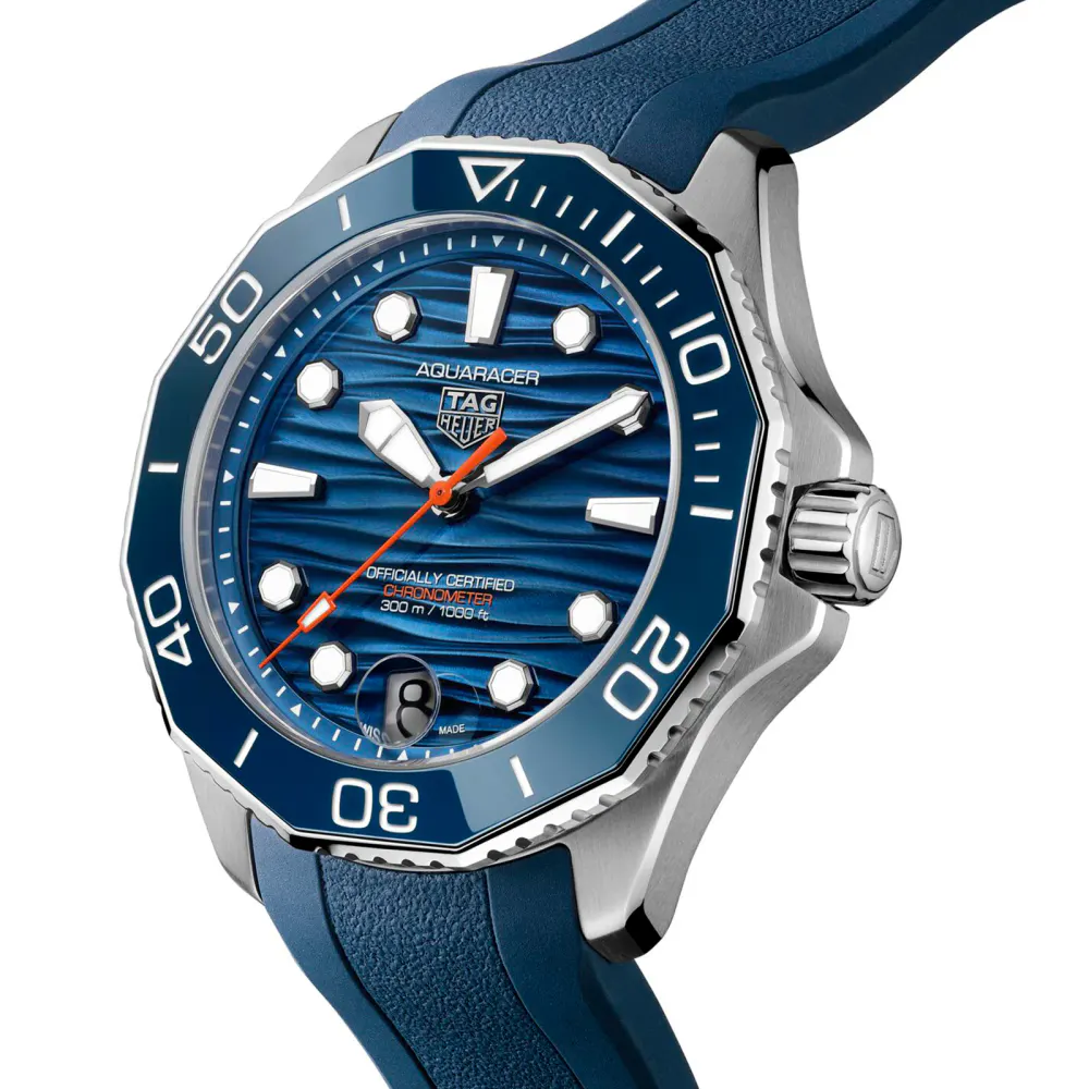 TAG Heuer Aquaracer Professional 300 Date 42mm Mens Watch Blue Rubber detail 2