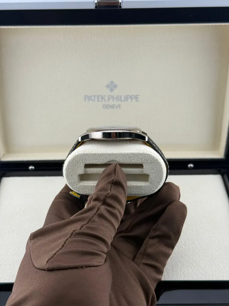 Patek Philippe Calatrava 6007G-001 — 2024 — Excellent in Black, additional product view 3