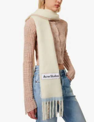 ACNE STUDIOS Brand-patch knitted scarf detail 2
