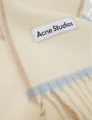 ACNE STUDIOS Brand-patch knitted scarf detail 3