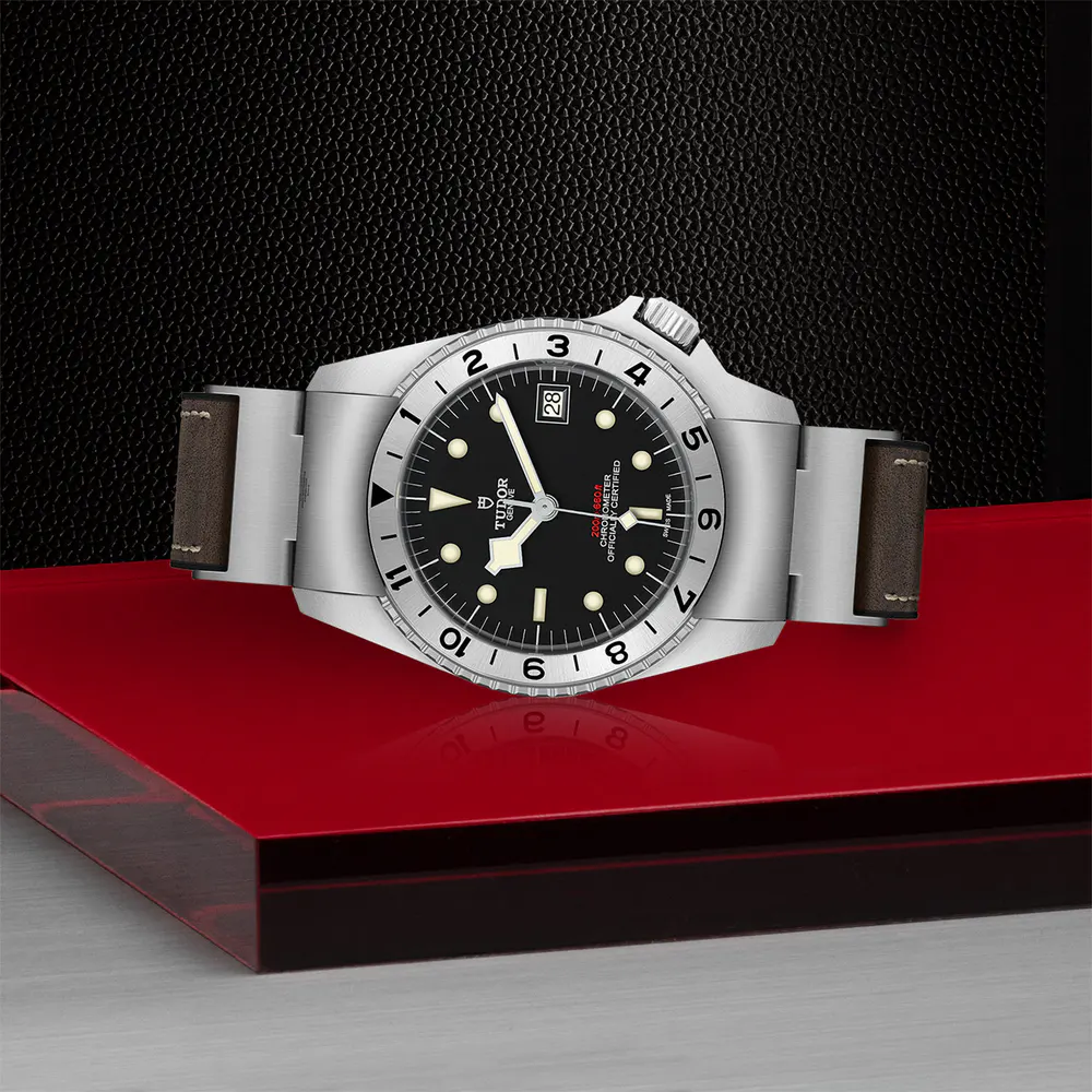 Tudor Black Bay 42mm Steel Case Black Dial detail 3