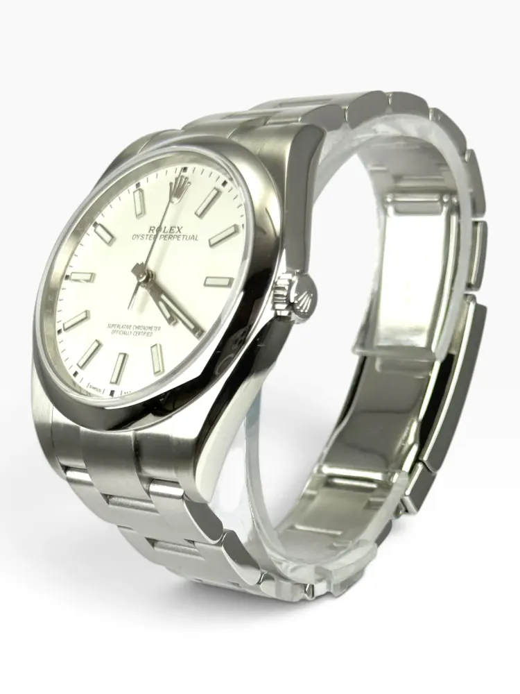 Rolex Oyster Perpetual 114300 — 2018 — Very good detail 2