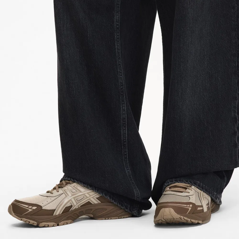 Asics Men's Gel Ventx Runners in Wool/Brown Strm, additional product view 3