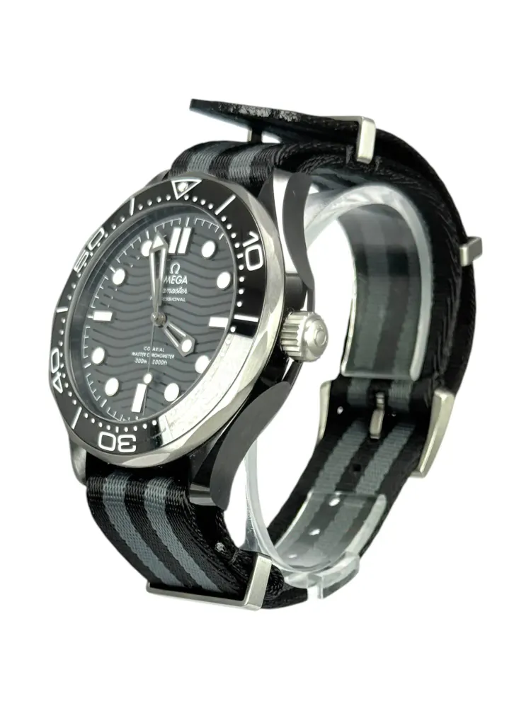 Omega Seamaster Diver 300m 210.92.44.20.01.002 — 2022 — Very good detail 2