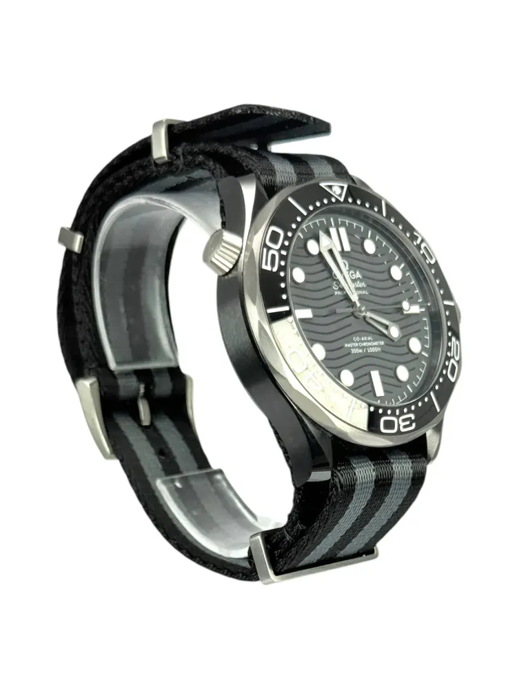 Omega Seamaster Diver 300m 210.92.44.20.01.002 — 2022 — Very good detail 3