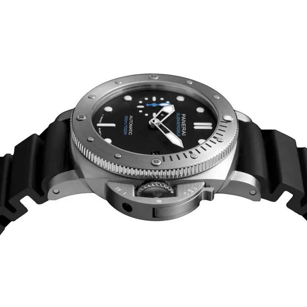 Panerai Submersible QuarantaQuattro 44mm Mens Watch - Interchangeable Strap detail 3