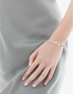 TIFFANY & CO T Wire 18ct white-gold bracelet - M detail 2