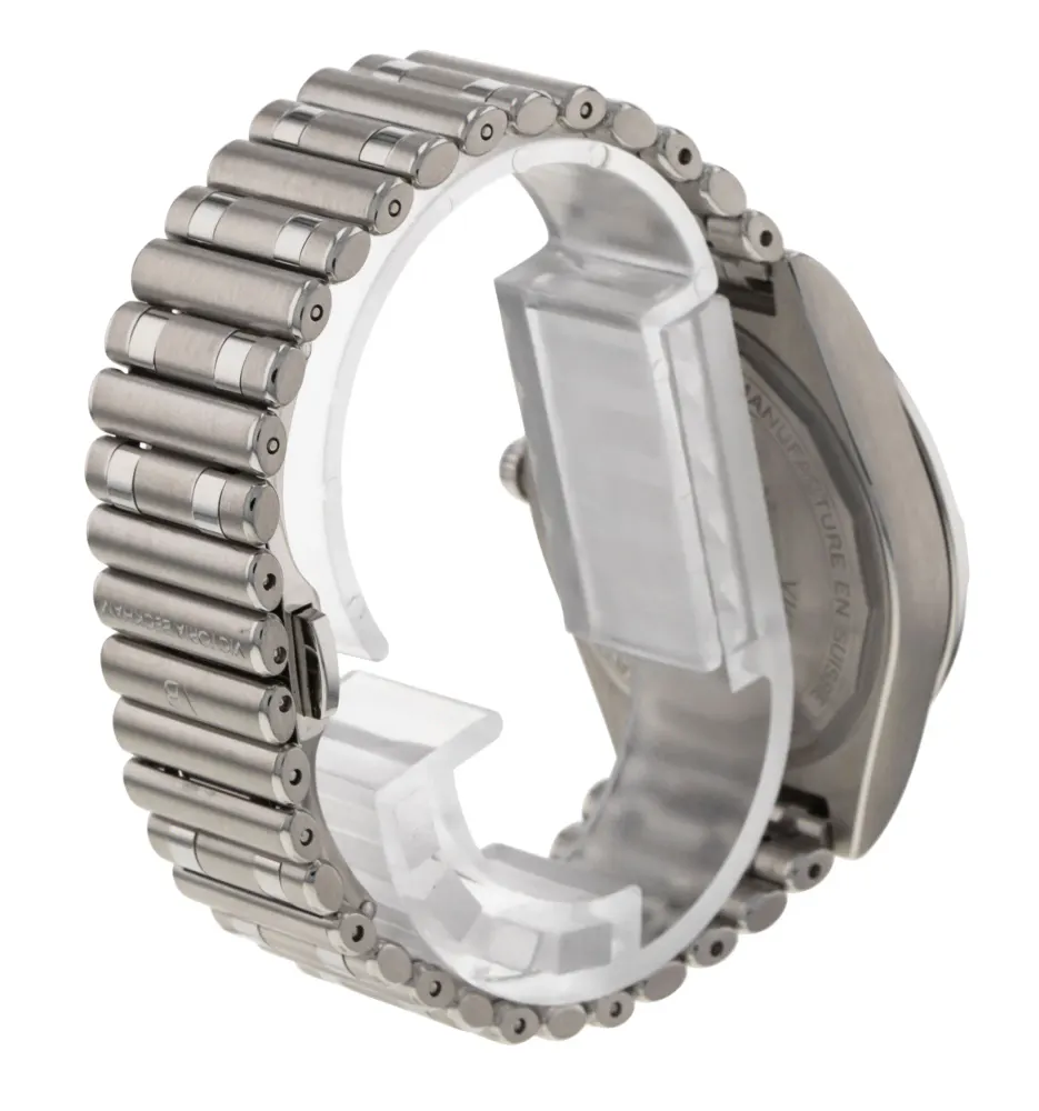 Breitling Chronomat Automatic 36 A10380 — 2024 — Very good detail 3