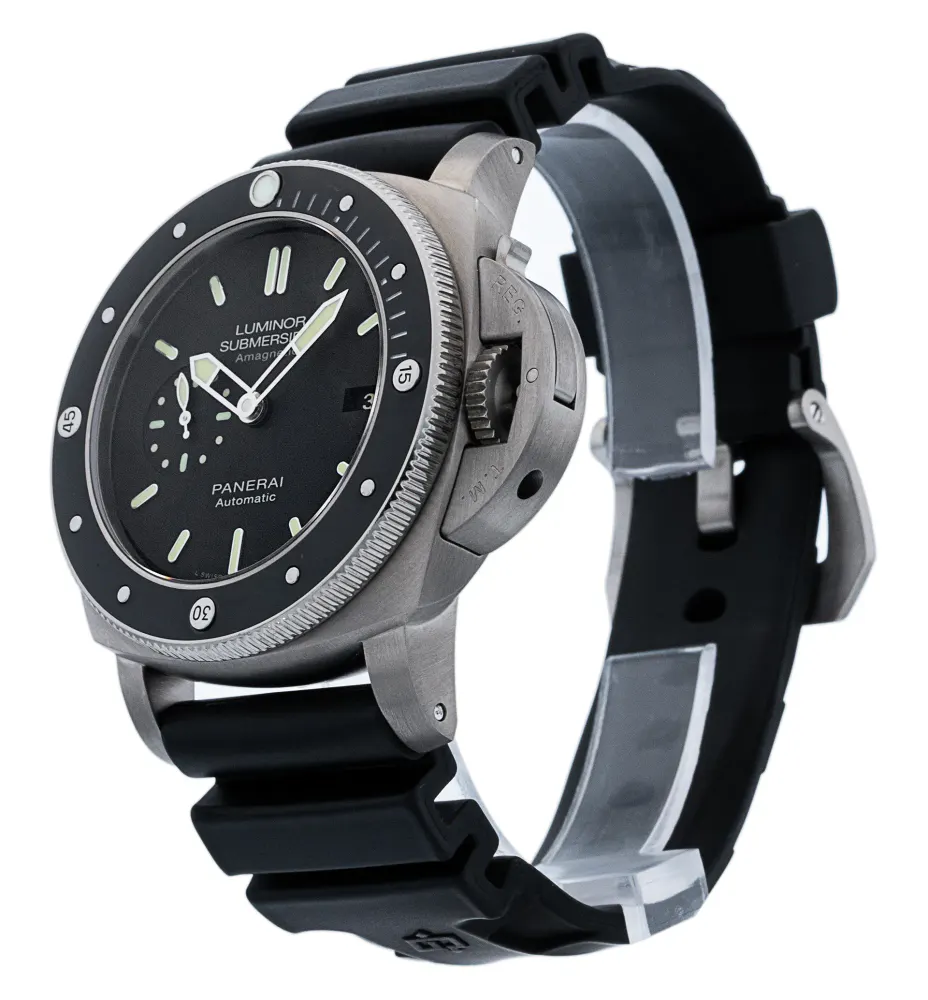 Panerai Luminor Submersible PAM00389 — 2017 — Excellent in Black Baton, additional product view 2