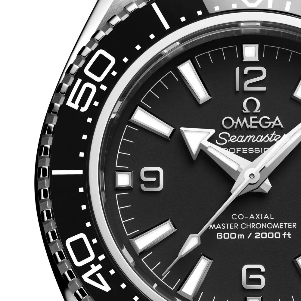 Omega Seamaster Planet Ocean 600M 42mm Mens Watch Black Rubber Strap detail 2