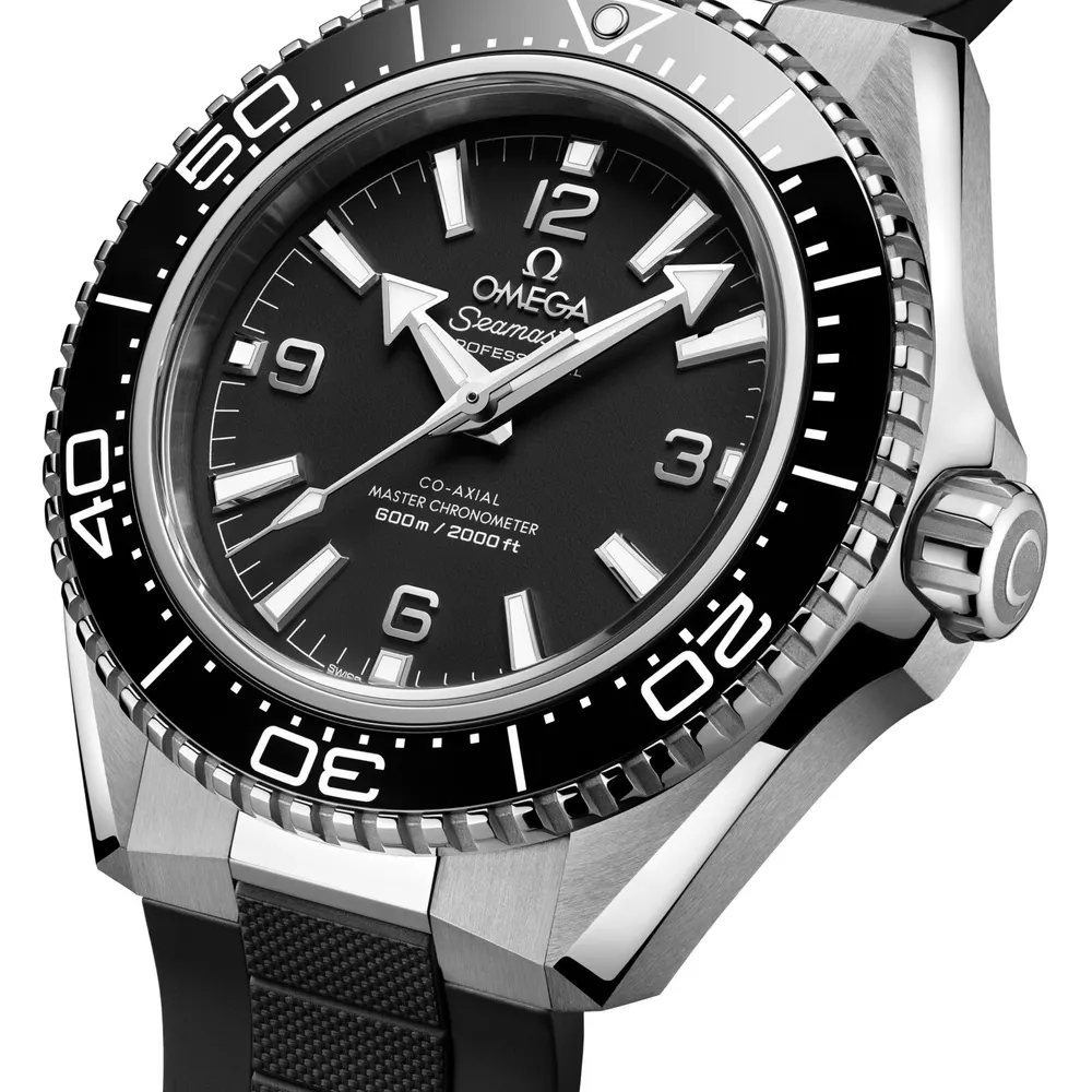 Omega Seamaster Planet Ocean 600M 42mm Mens Watch Black Rubber Strap detail 3