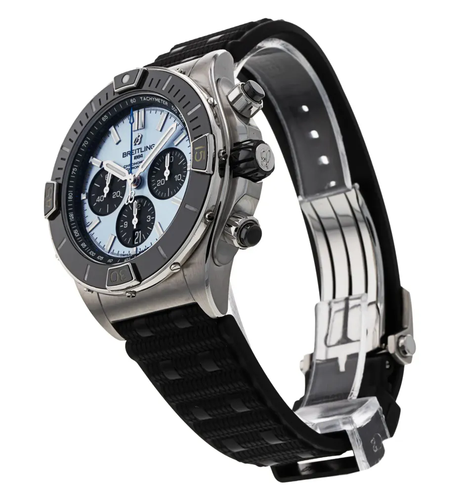 Breitling Super Chronomat B01 44 PB0136 — 2022 — Unworn detail 2