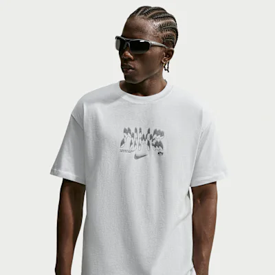 Nike Sportswear T-Shirt - Off-White in Off-White – Nike men's and unisex