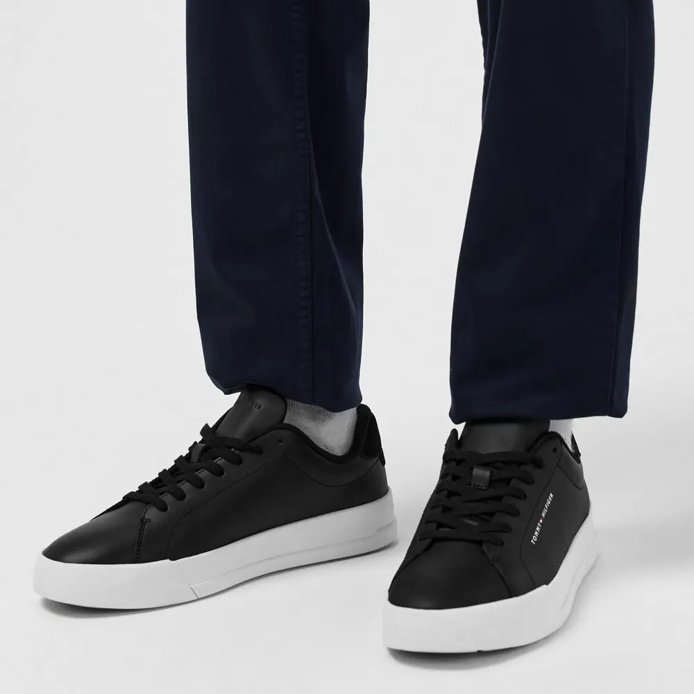 Tommy Hilfiger Court Leather Low Top Trainers detail 2