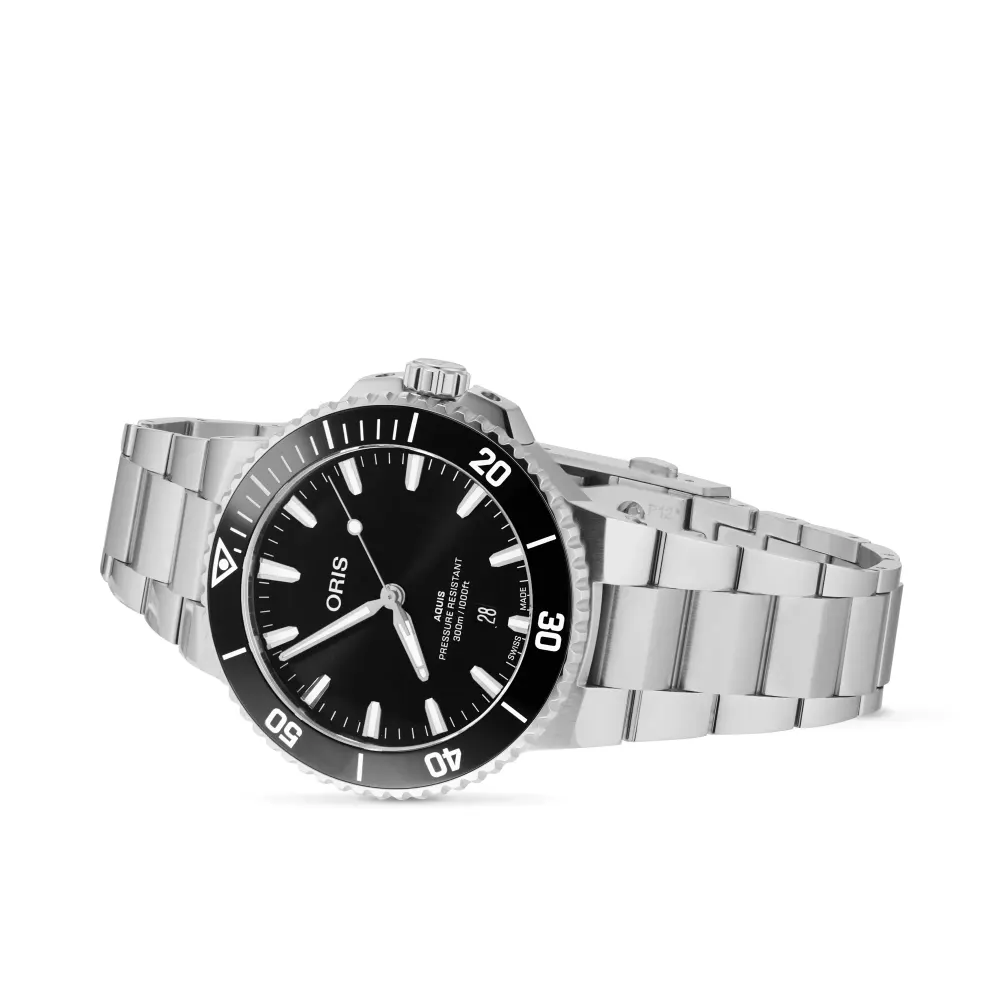 Oris Aquis Date 43.5mm Black Dial Mens Watch detail 2