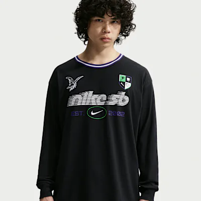 Nike SB Long-Sleeve Skate T-Shirt - Black in Black – Nike men's and unisex