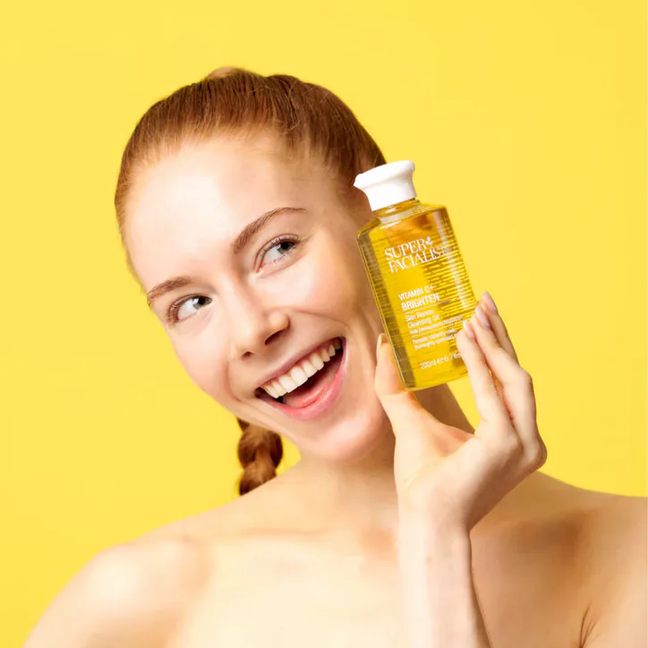 Super Facialist Vitamin C+ Brighten Skin Renew Cleansing Oil 200ml detail 2