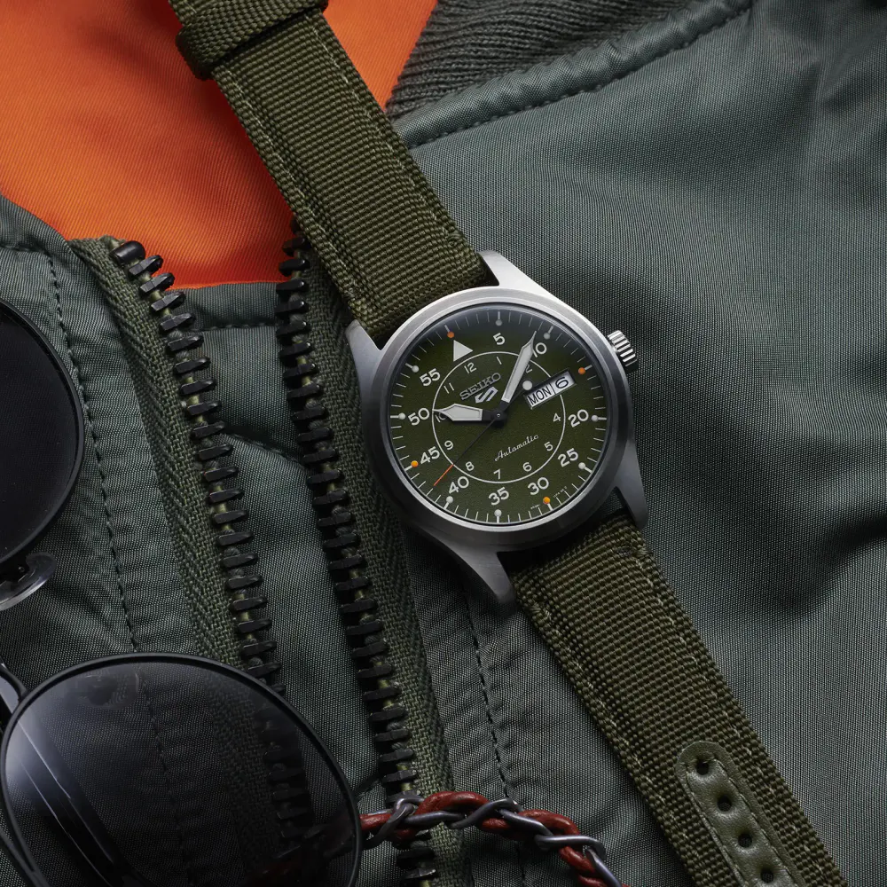 Seiko 5 Sports Flieger' Green 39mm Mens Watch detail 2